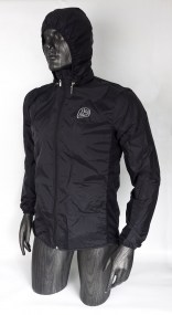 Cortavientos Negro frente con capucha 2